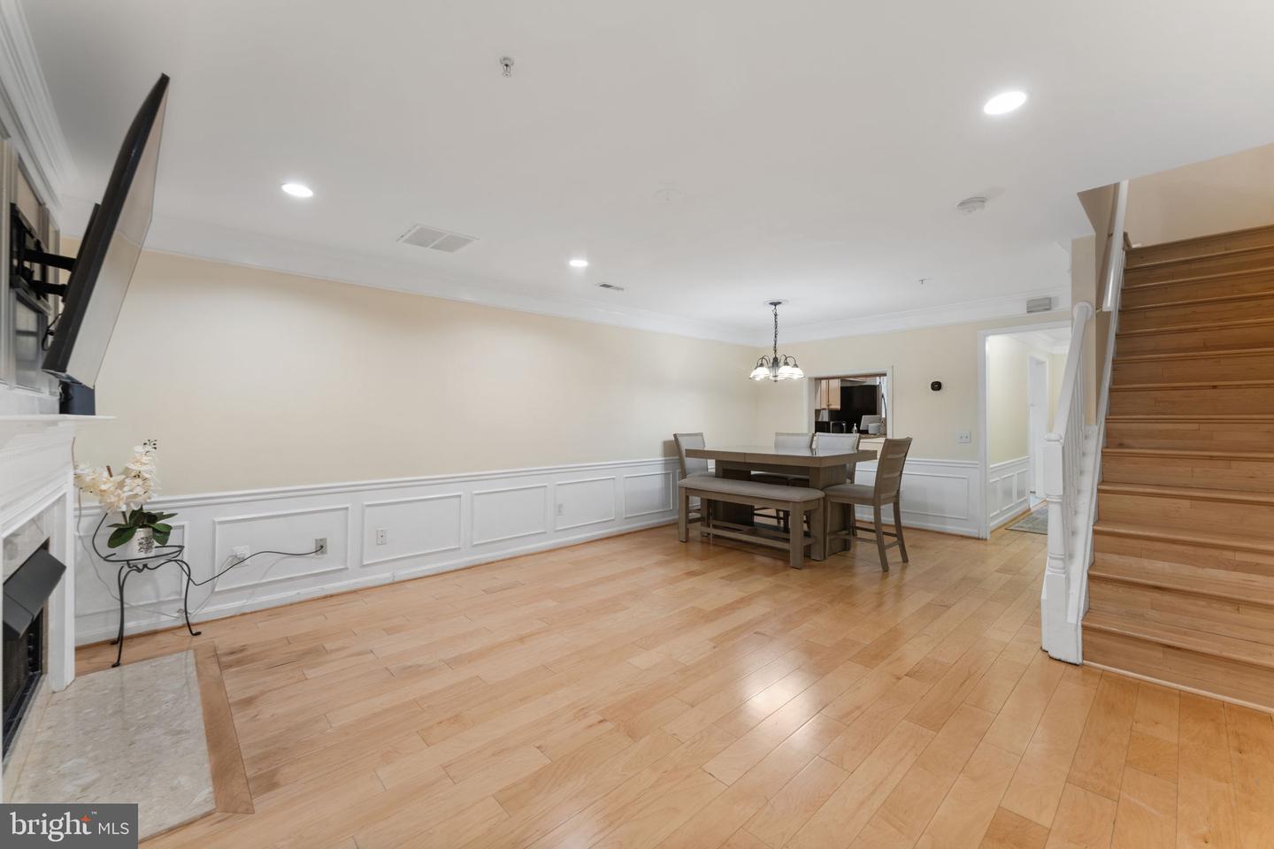 46930 COURTYARD SQ, STERLING, Virginia 20164, 2 Bedrooms Bedrooms, ,2 BathroomsBathrooms,Residential,For sale,46930 COURTYARD SQ,VALO2092984 MLS # VALO2092984