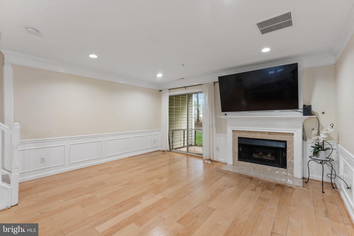 46930 COURTYARD SQ, STERLING, Virginia 20164, 2 Bedrooms Bedrooms, ,2 BathroomsBathrooms,Residential,For sale,46930 COURTYARD SQ,VALO2092984 MLS # VALO2092984