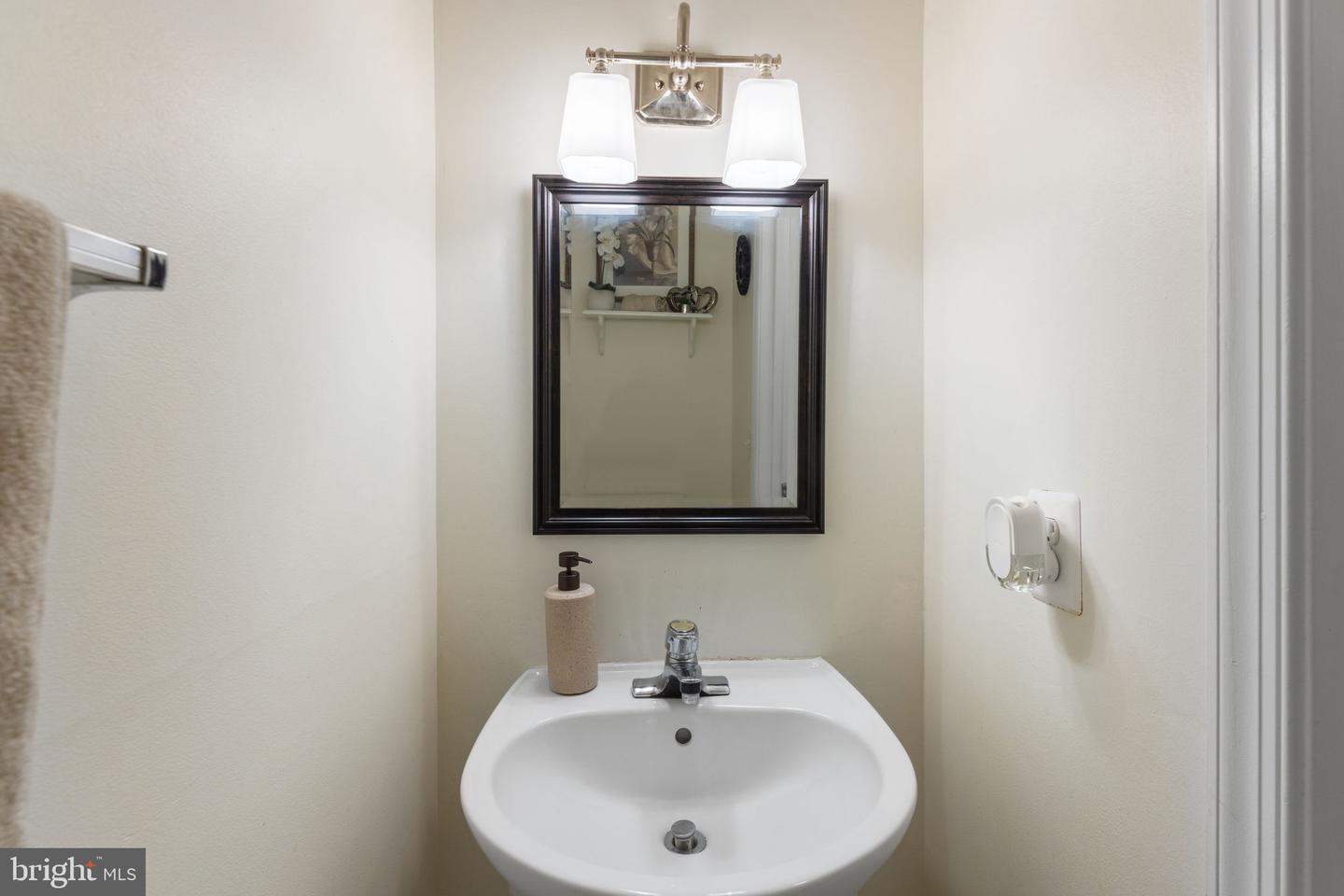 46930 COURTYARD SQ, STERLING, Virginia 20164, 2 Bedrooms Bedrooms, ,2 BathroomsBathrooms,Residential,For sale,46930 COURTYARD SQ,VALO2092984 MLS # VALO2092984