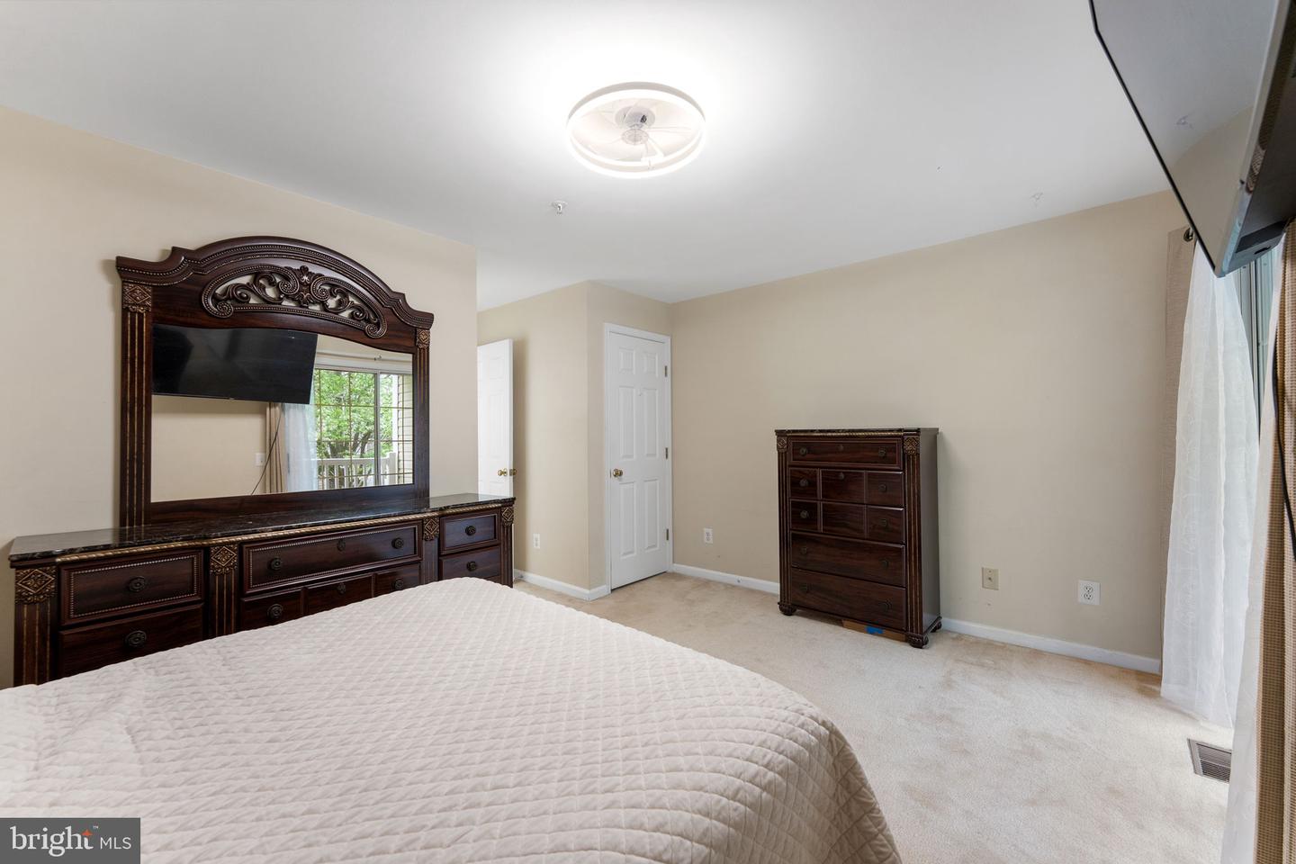 46930 COURTYARD SQ, STERLING, Virginia 20164, 2 Bedrooms Bedrooms, ,2 BathroomsBathrooms,Residential,For sale,46930 COURTYARD SQ,VALO2092984 MLS # VALO2092984
