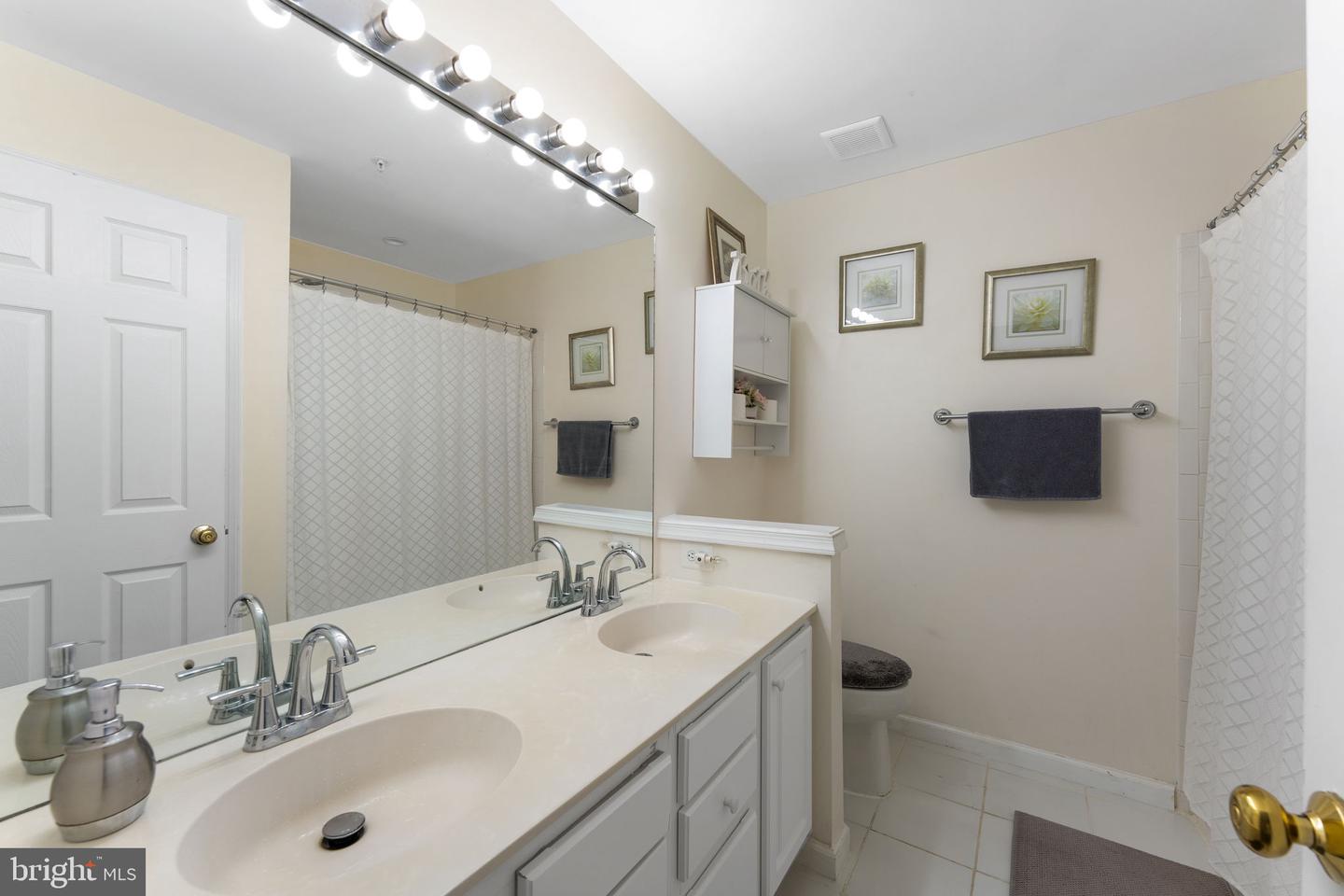 46930 COURTYARD SQ, STERLING, Virginia 20164, 2 Bedrooms Bedrooms, ,2 BathroomsBathrooms,Residential,For sale,46930 COURTYARD SQ,VALO2092984 MLS # VALO2092984