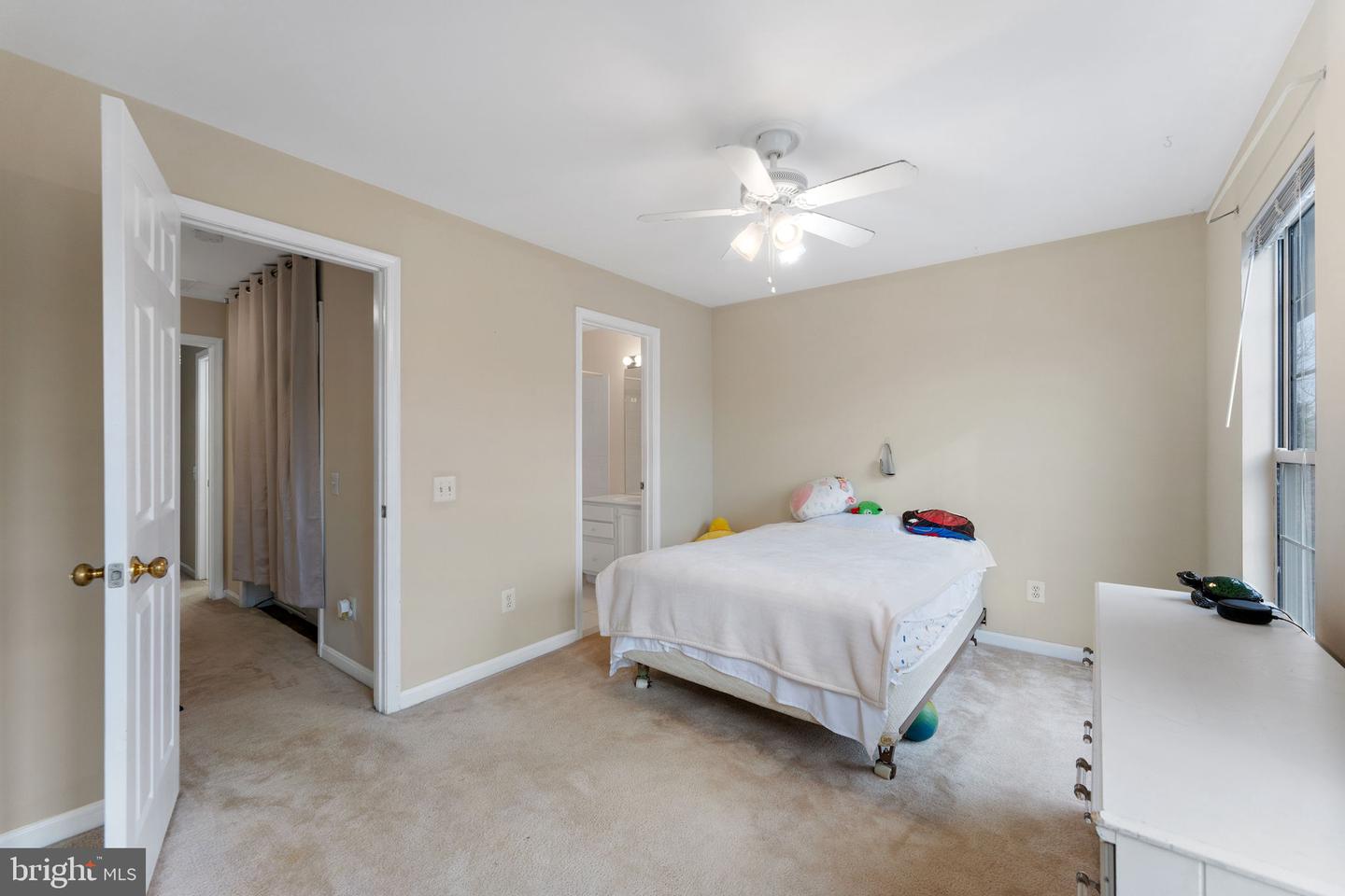 46930 COURTYARD SQ, STERLING, Virginia 20164, 2 Bedrooms Bedrooms, ,2 BathroomsBathrooms,Residential,For sale,46930 COURTYARD SQ,VALO2092984 MLS # VALO2092984