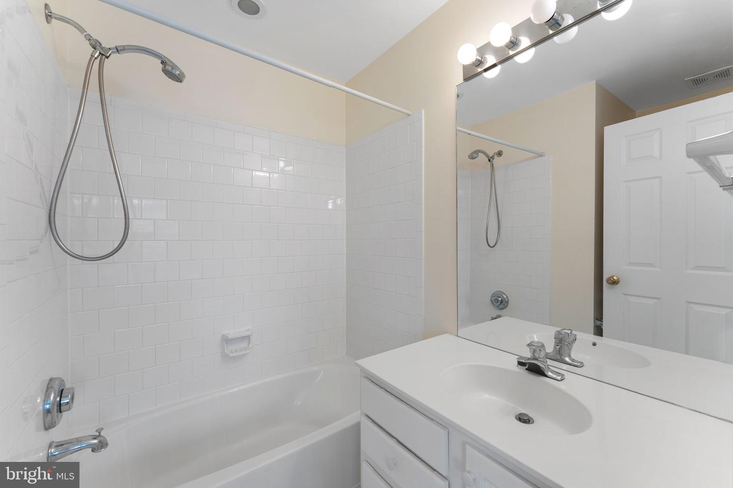 46930 COURTYARD SQ, STERLING, Virginia 20164, 2 Bedrooms Bedrooms, ,2 BathroomsBathrooms,Residential,For sale,46930 COURTYARD SQ,VALO2092984 MLS # VALO2092984