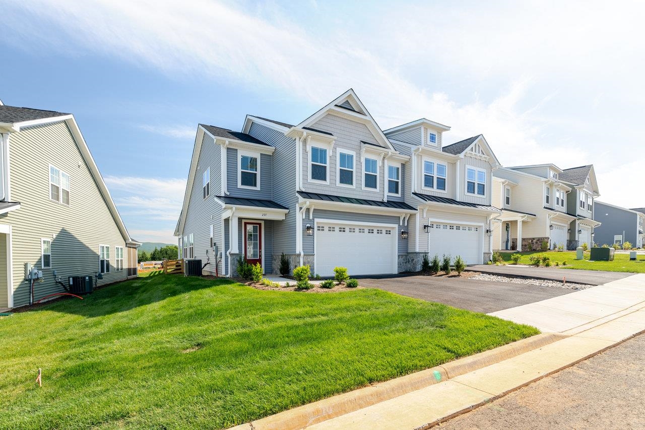 237 RIDGELINE DR, WAYNESBORO, Virginia 22980, 3 Bedrooms Bedrooms, ,2 BathroomsBathrooms,Residential,237 RIDGELINE DR,664801 MLS # 664801