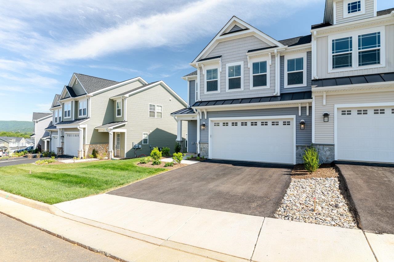 237 RIDGELINE DR, WAYNESBORO, Virginia 22980, 3 Bedrooms Bedrooms, ,2 BathroomsBathrooms,Residential,237 RIDGELINE DR,664801 MLS # 664801