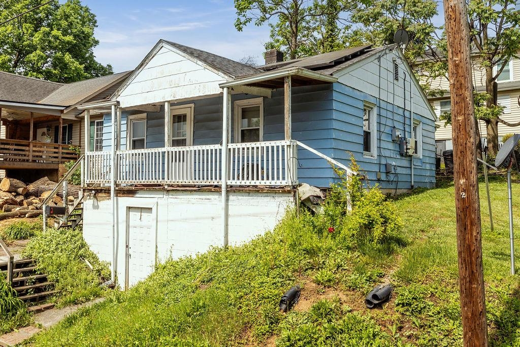 267 SHILOH AVE, WAYNESBORO, Virginia 22980, 2 Bedrooms Bedrooms, ,1 BathroomBathrooms,Residential,267 SHILOH AVE,664816 MLS # 664816