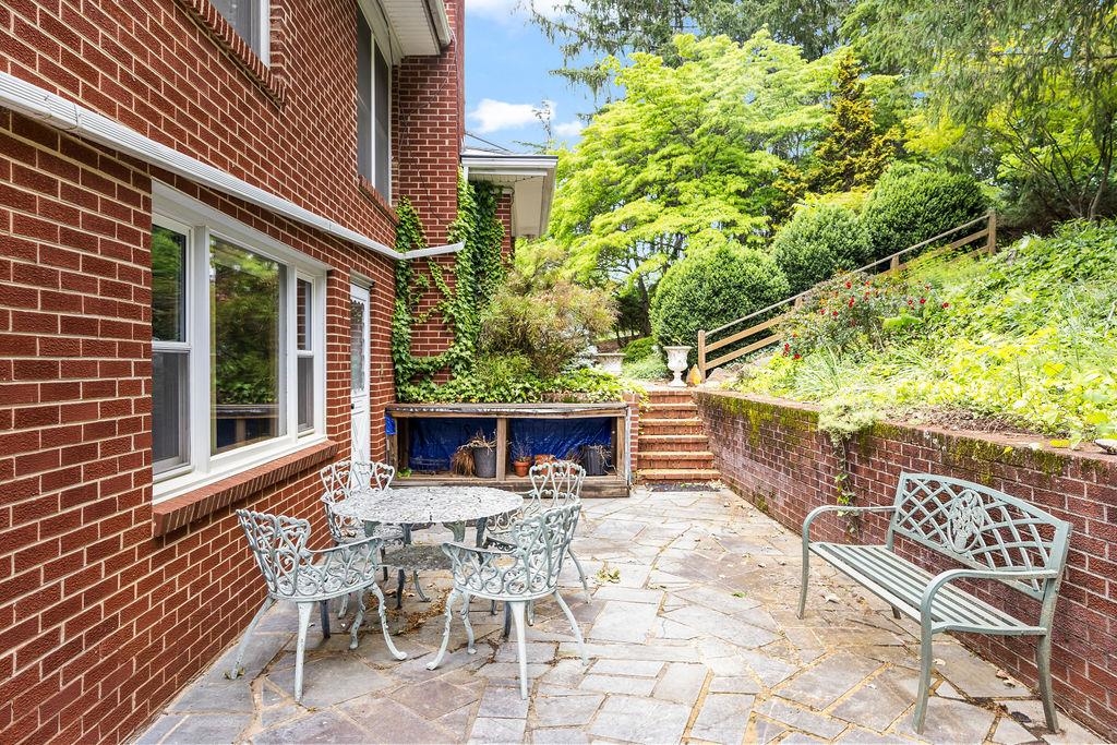 188 MIDDLEBROOK RD, STAUNTON, Virginia 24401, 3 Bedrooms Bedrooms, ,3 BathroomsBathrooms,Residential,Classic Mid-Century 4-level split on 11.3 acres, w,188 MIDDLEBROOK RD,664822 MLS # 664822