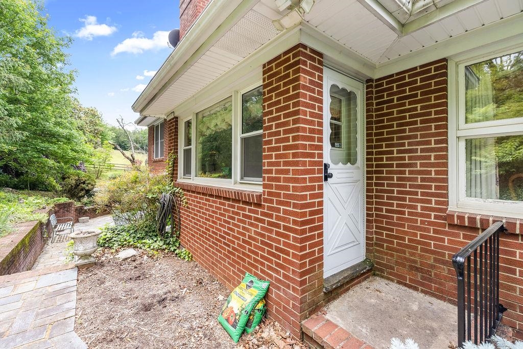 188 MIDDLEBROOK RD, STAUNTON, Virginia 24401, 3 Bedrooms Bedrooms, ,3 BathroomsBathrooms,Residential,Classic Mid-Century 4-level split on 11.3 acres, w,188 MIDDLEBROOK RD,664822 MLS # 664822