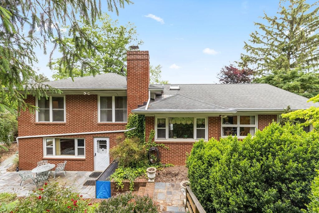 188 MIDDLEBROOK RD, STAUNTON, Virginia 24401, 3 Bedrooms Bedrooms, ,3 BathroomsBathrooms,Residential,Classic Mid-Century 4-level split on 11.3 acres, w,188 MIDDLEBROOK RD,664822 MLS # 664822