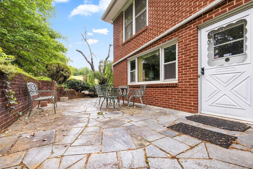 188 MIDDLEBROOK RD, STAUNTON, Virginia 24401, 3 Bedrooms Bedrooms, ,3 BathroomsBathrooms,Residential,Classic Mid-Century 4-level split on 11.3 acres, w,188 MIDDLEBROOK RD,664822 MLS # 664822
