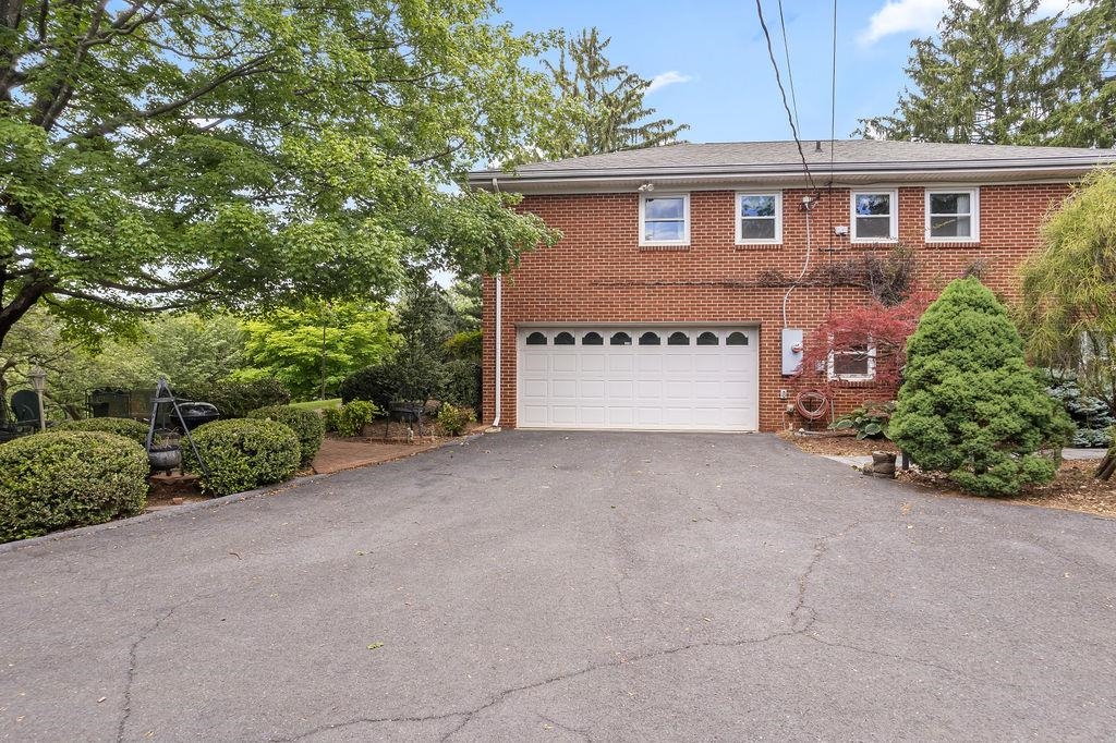 188 MIDDLEBROOK RD, STAUNTON, Virginia 24401, 3 Bedrooms Bedrooms, ,3 BathroomsBathrooms,Residential,Classic Mid-Century 4-level split on 11.3 acres, w,188 MIDDLEBROOK RD,664822 MLS # 664822
