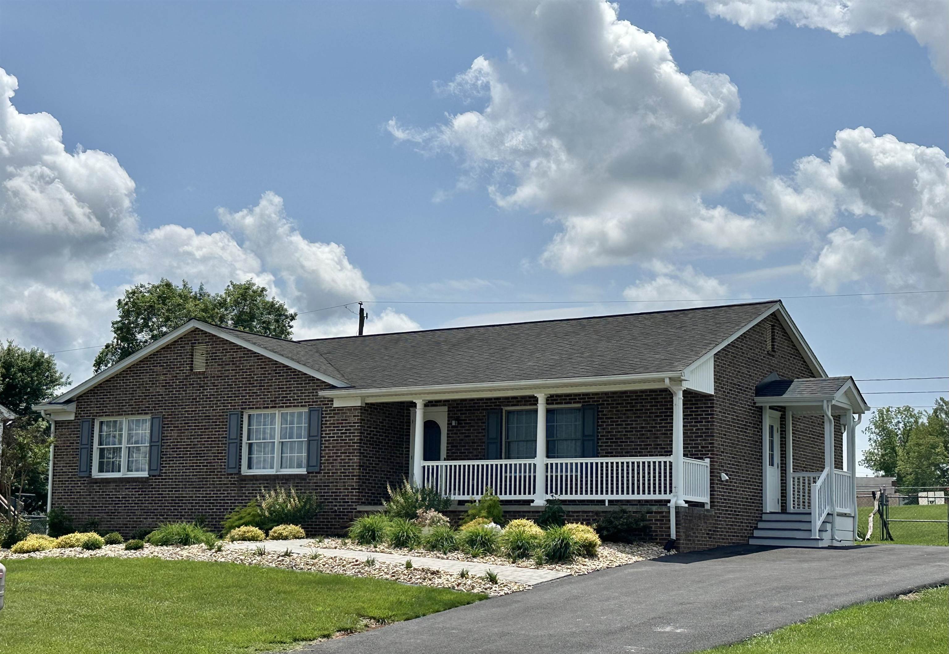 5 GRANARY RD, VERONA, Virginia 24482, 3 Bedrooms Bedrooms, ,2 BathroomsBathrooms,Residential,all brick ranch, cul de sac location,5 GRANARY RD,664826 MLS # 664826