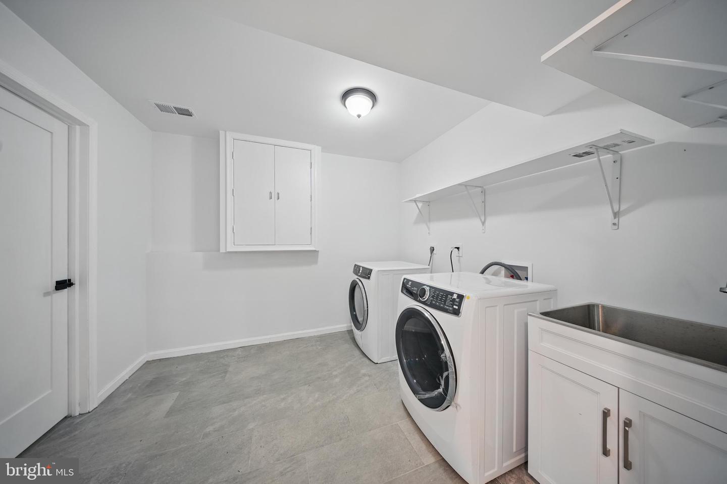 7425 SHREVE RD, FALLS CHURCH, Virginia 22043, 5 Bedrooms Bedrooms, ,3 BathroomsBathrooms,Residential,For sale,7425 SHREVE RD,VAFX2233280 MLS # VAFX2233280