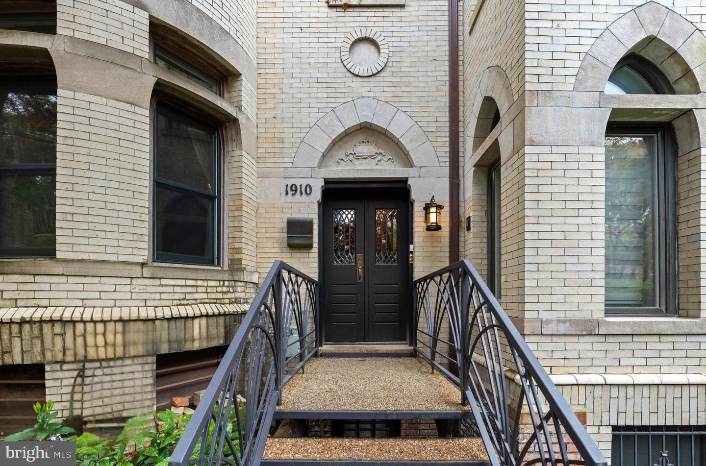 1910 BILTMORE ST NW #2, WASHINGTON, District Of Columbia 20009, 2 Bedrooms Bedrooms, ,2 BathroomsBathrooms,Residential,For sale,1910 BILTMORE ST NW #2,DCDC2195086 MLS # DCDC2195086