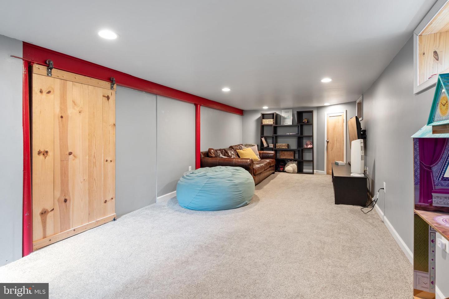 3809 13TH ST S, ARLINGTON, Virginia 22204, 3 Bedrooms Bedrooms, ,1 BathroomBathrooms,Residential,For sale,3809 13TH ST S,VAAR2056050 MLS # VAAR2056050