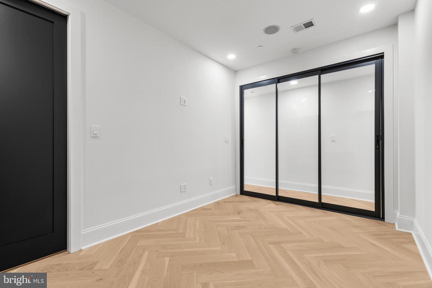 733 EUCLID ST NW #302, WASHINGTON, District Of Columbia 20001, 4 Bedrooms Bedrooms, ,4 BathroomsBathrooms,Residential,For sale,733 EUCLID ST NW #302,DCDC2195624 MLS # DCDC2195624
