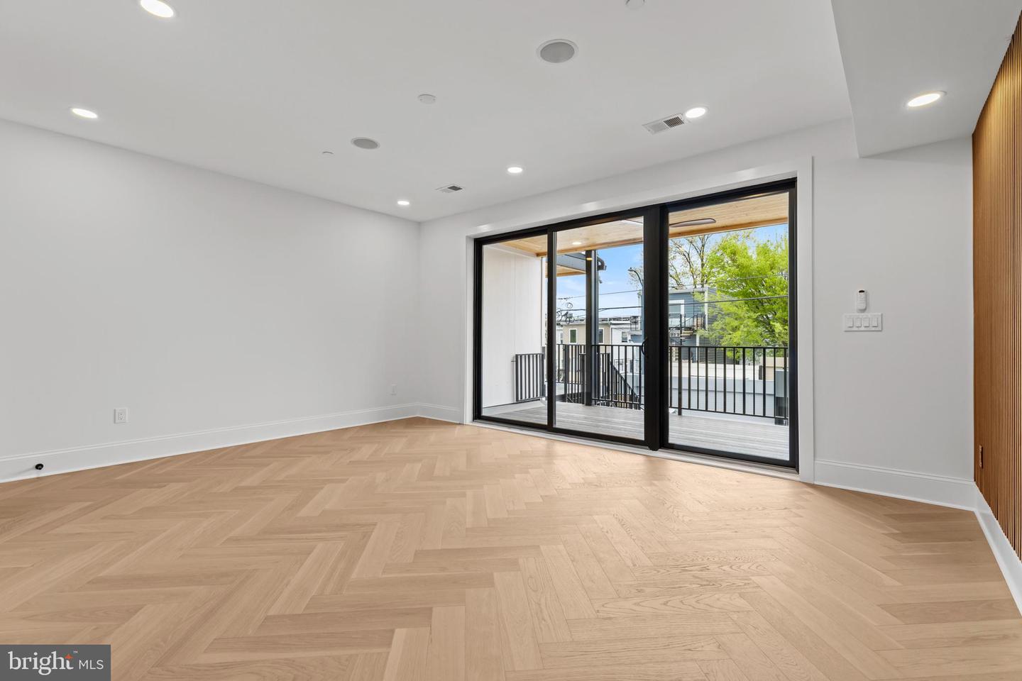 733 EUCLID ST NW #302, WASHINGTON, District Of Columbia 20001, 4 Bedrooms Bedrooms, ,4 BathroomsBathrooms,Residential,For sale,733 EUCLID ST NW #302,DCDC2195624 MLS # DCDC2195624