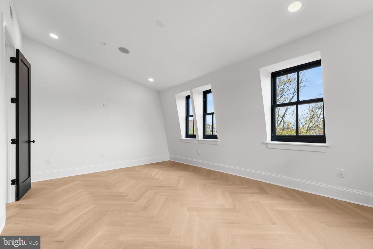 733 EUCLID ST NW #302, WASHINGTON, District Of Columbia 20001, 4 Bedrooms Bedrooms, ,4 BathroomsBathrooms,Residential,For sale,733 EUCLID ST NW #302,DCDC2195624 MLS # DCDC2195624