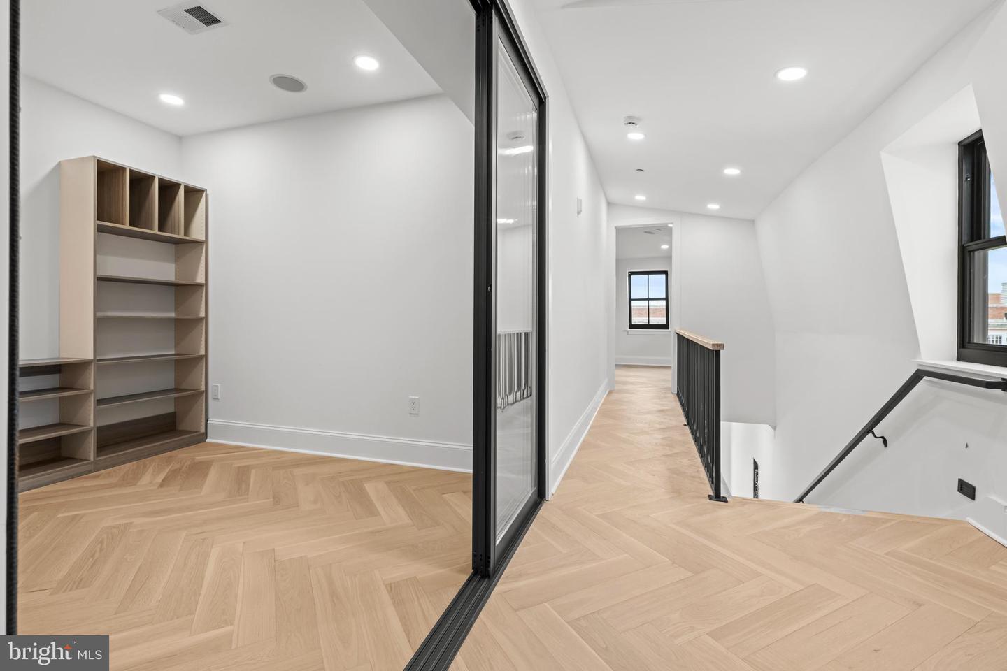 733 EUCLID ST NW #302, WASHINGTON, District Of Columbia 20001, 4 Bedrooms Bedrooms, ,4 BathroomsBathrooms,Residential,For sale,733 EUCLID ST NW #302,DCDC2195624 MLS # DCDC2195624