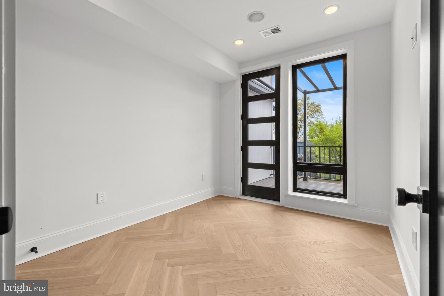 733 EUCLID ST NW #302, WASHINGTON, District Of Columbia 20001, 4 Bedrooms Bedrooms, ,4 BathroomsBathrooms,Residential,For sale,733 EUCLID ST NW #302,DCDC2195624 MLS # DCDC2195624