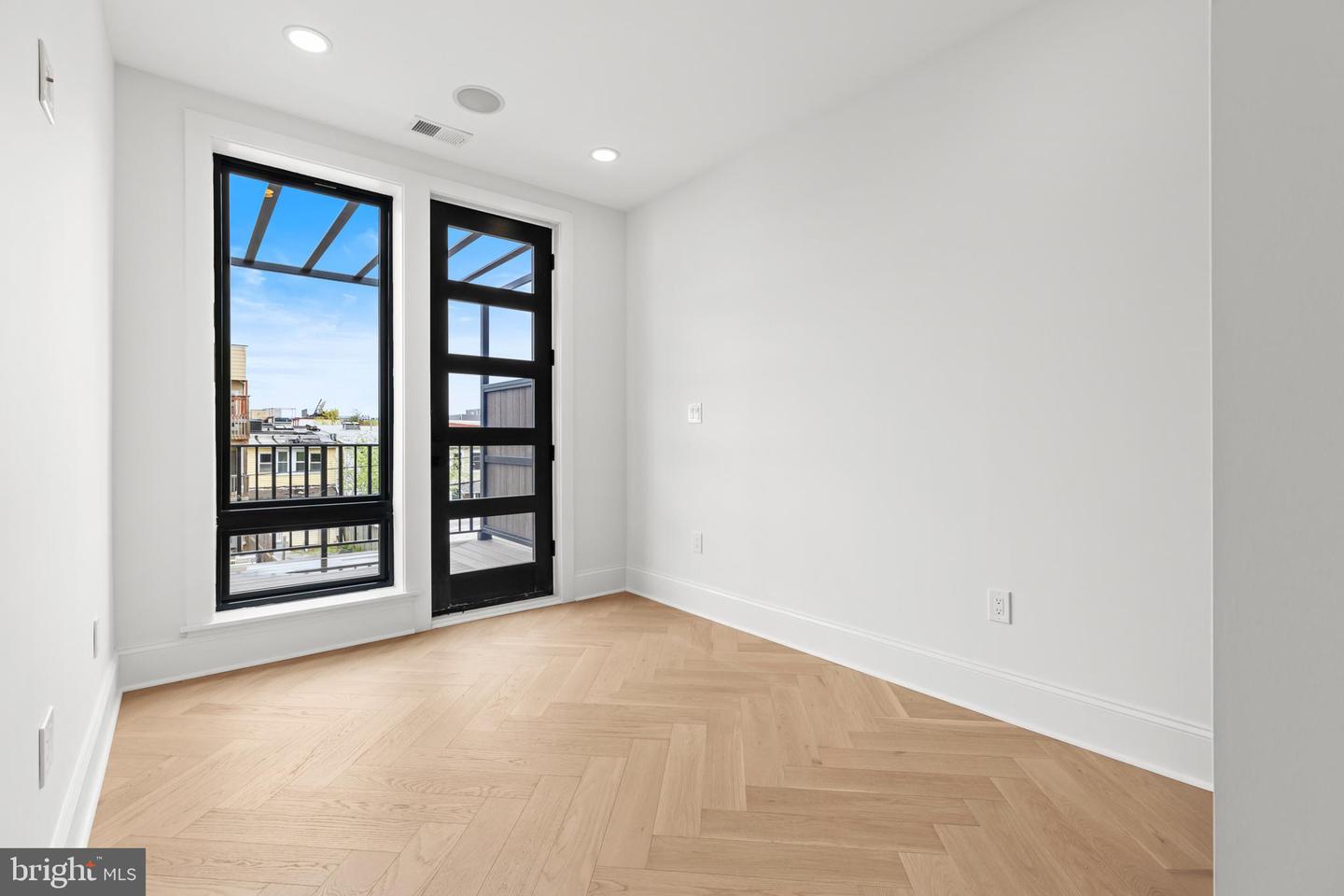 733 EUCLID ST NW #302, WASHINGTON, District Of Columbia 20001, 4 Bedrooms Bedrooms, ,4 BathroomsBathrooms,Residential,For sale,733 EUCLID ST NW #302,DCDC2195624 MLS # DCDC2195624