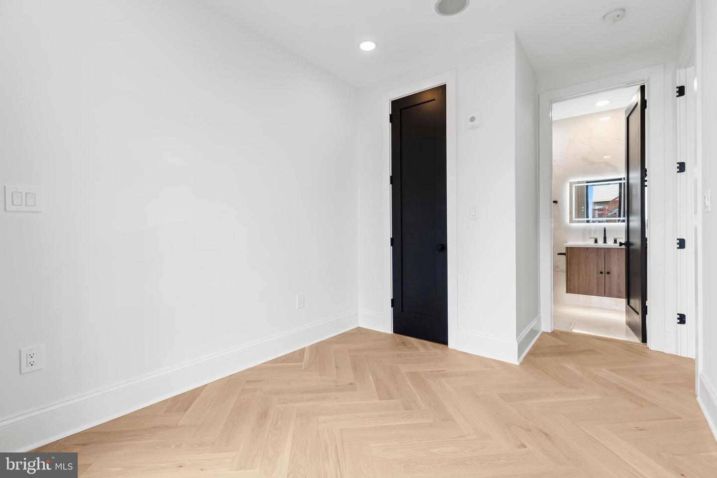 733 EUCLID ST NW #302, WASHINGTON, District Of Columbia 20001, 4 Bedrooms Bedrooms, ,4 BathroomsBathrooms,Residential,For sale,733 EUCLID ST NW #302,DCDC2195624 MLS # DCDC2195624