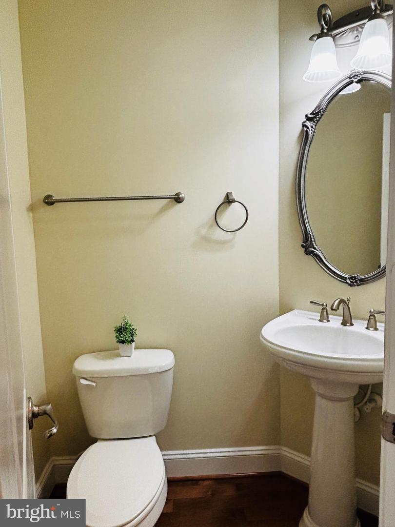 8457 AMANDA PLACE, VIENNA, Virginia 22180, 5 Bedrooms Bedrooms, ,4 BathroomsBathrooms,Residential,For sale,8457 AMANDA PLACE,VAFX2234582 MLS # VAFX2234582