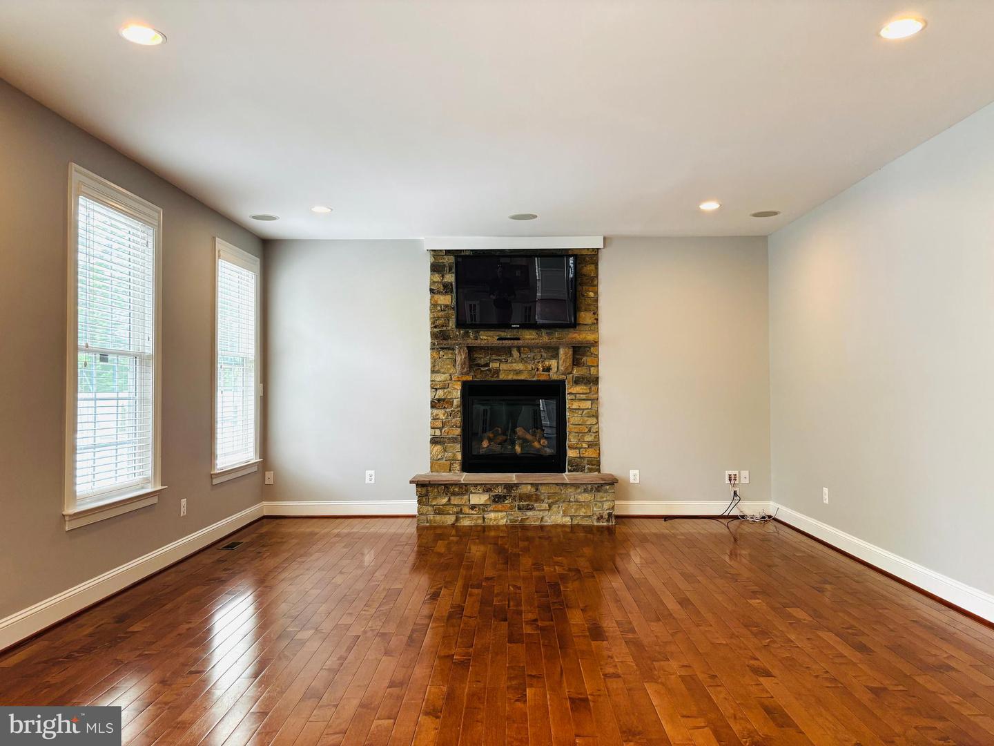 8457 AMANDA PLACE, VIENNA, Virginia 22180, 5 Bedrooms Bedrooms, ,4 BathroomsBathrooms,Residential,For sale,8457 AMANDA PLACE,VAFX2234582 MLS # VAFX2234582