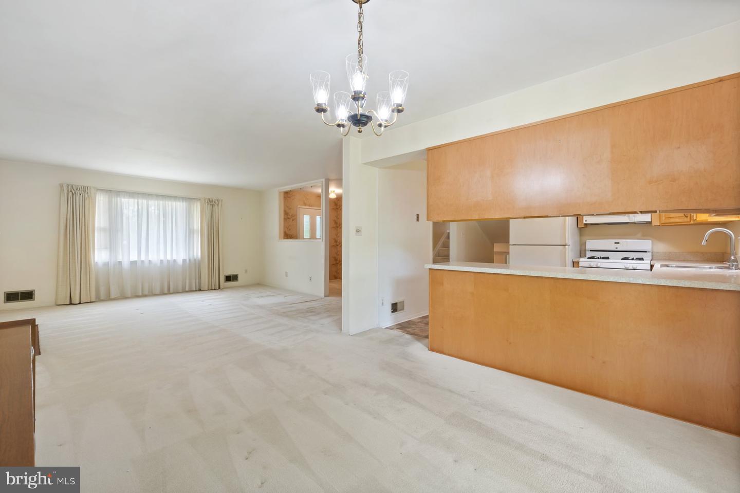 5304 MOULTRIE RD, SPRINGFIELD, Virginia 22151, 4 Bedrooms Bedrooms, ,2 BathroomsBathrooms,Residential,For sale,5304 MOULTRIE RD,VAFX2234618 MLS # VAFX2234618