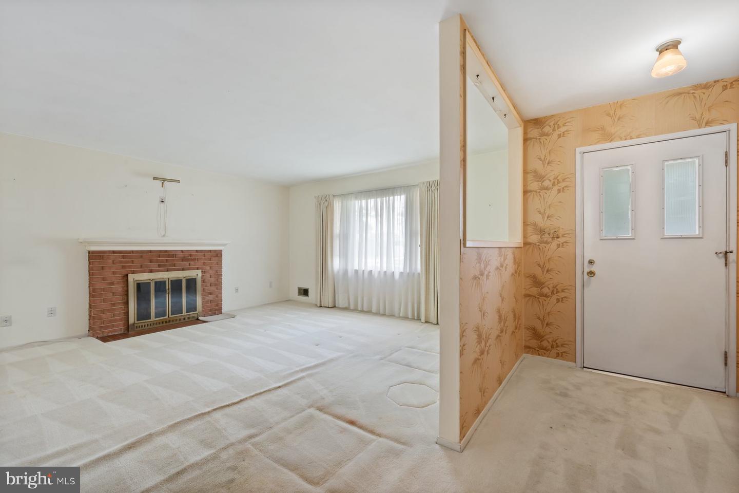 5304 MOULTRIE RD, SPRINGFIELD, Virginia 22151, 4 Bedrooms Bedrooms, ,2 BathroomsBathrooms,Residential,For sale,5304 MOULTRIE RD,VAFX2234618 MLS # VAFX2234618
