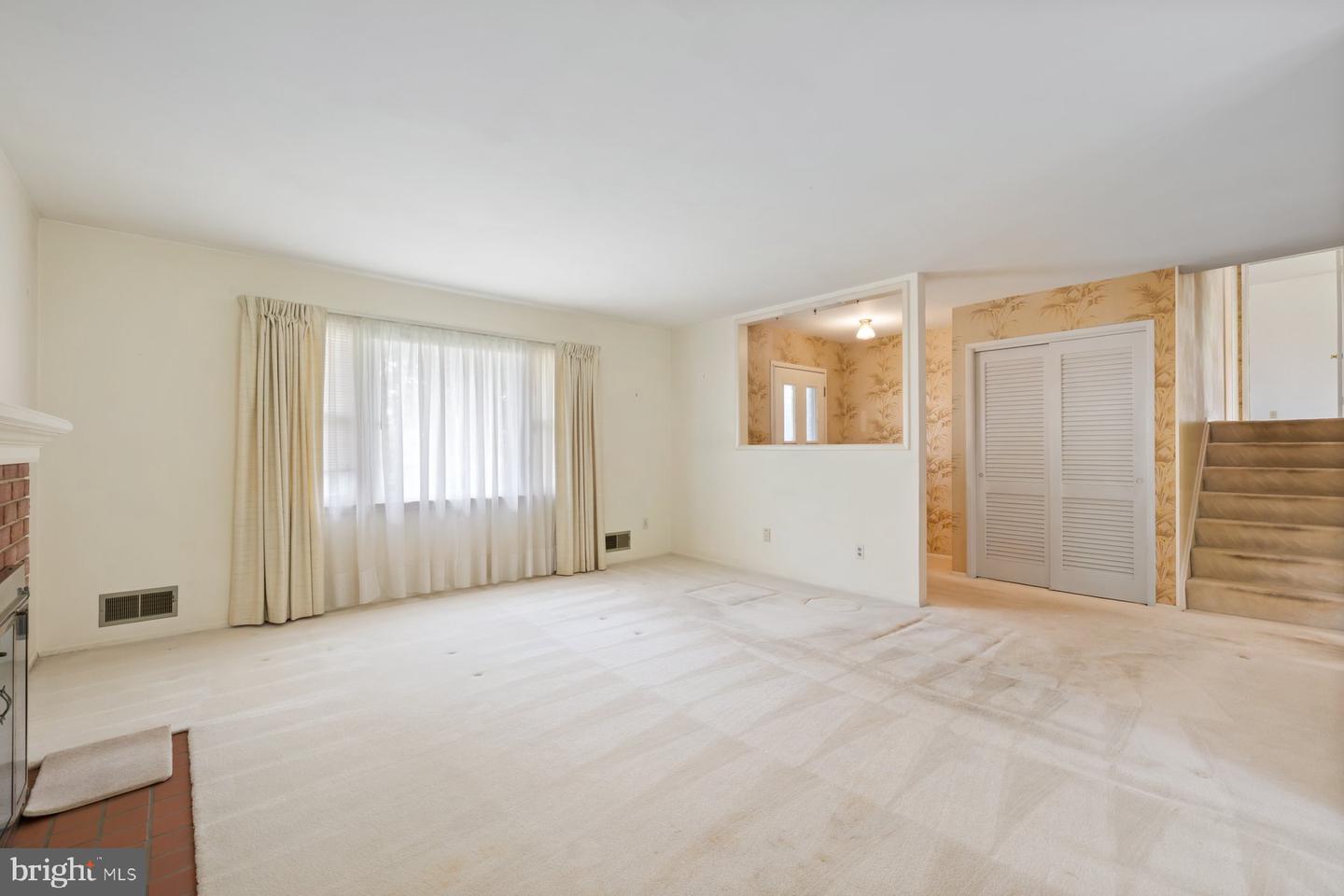 5304 MOULTRIE RD, SPRINGFIELD, Virginia 22151, 4 Bedrooms Bedrooms, ,2 BathroomsBathrooms,Residential,For sale,5304 MOULTRIE RD,VAFX2234618 MLS # VAFX2234618