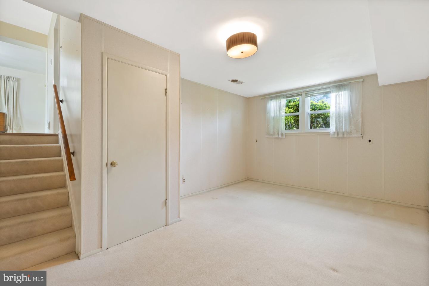 5304 MOULTRIE RD, SPRINGFIELD, Virginia 22151, 4 Bedrooms Bedrooms, ,2 BathroomsBathrooms,Residential,For sale,5304 MOULTRIE RD,VAFX2234618 MLS # VAFX2234618