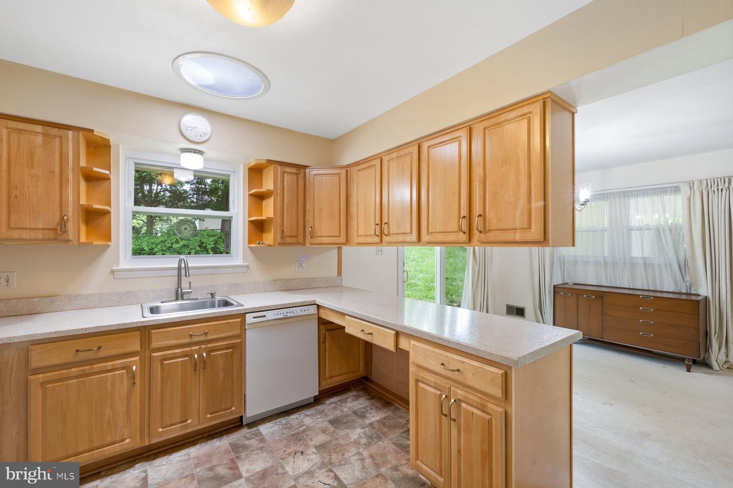 5304 MOULTRIE RD, SPRINGFIELD, Virginia 22151, 4 Bedrooms Bedrooms, ,2 BathroomsBathrooms,Residential,For sale,5304 MOULTRIE RD,VAFX2234618 MLS # VAFX2234618