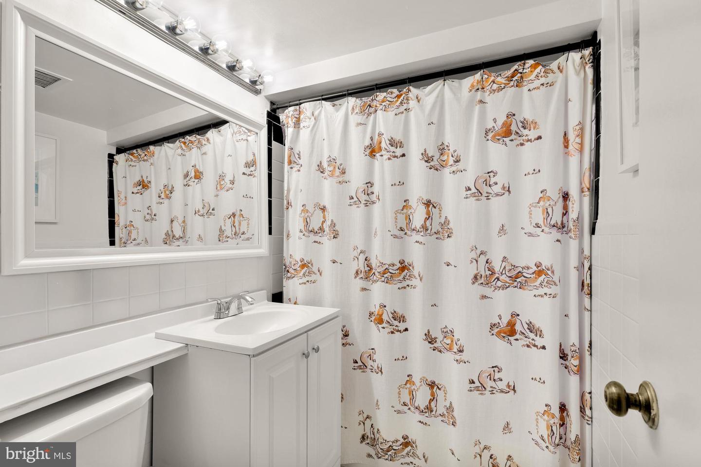 3825 DAVIS PL NW #202, WASHINGTON, District Of Columbia 20007, 2 Bedrooms Bedrooms, ,1 BathroomBathrooms,Residential,For sale,3825 DAVIS PL NW #202,DCDC2197870 MLS # DCDC2197870