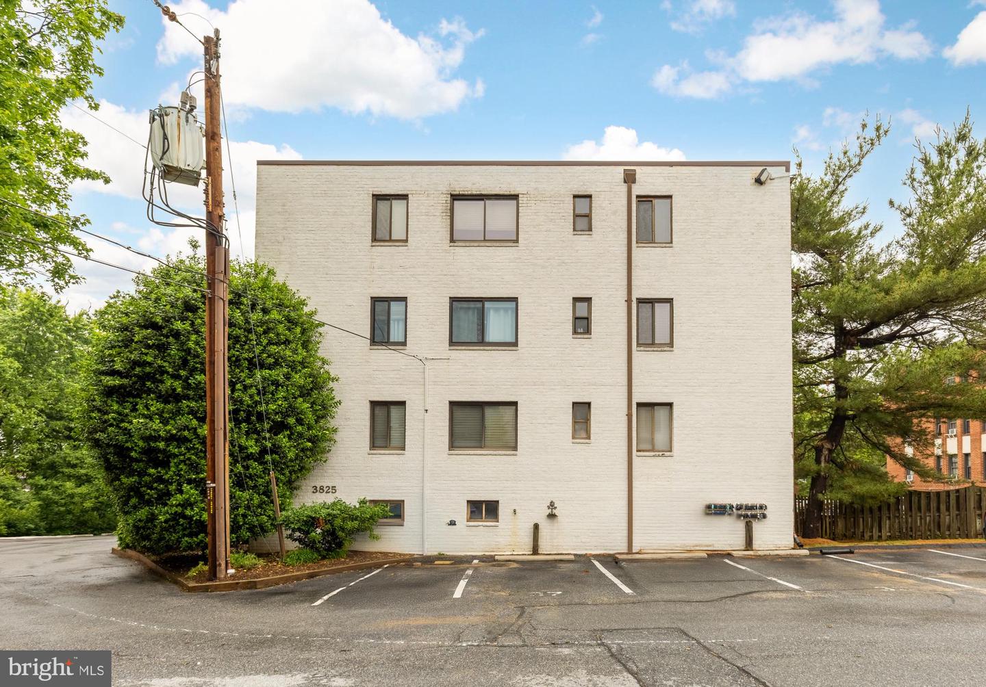 3825 DAVIS PL NW #202, WASHINGTON, District Of Columbia 20007, 2 Bedrooms Bedrooms, ,1 BathroomBathrooms,Residential,For sale,3825 DAVIS PL NW #202,DCDC2197870 MLS # DCDC2197870