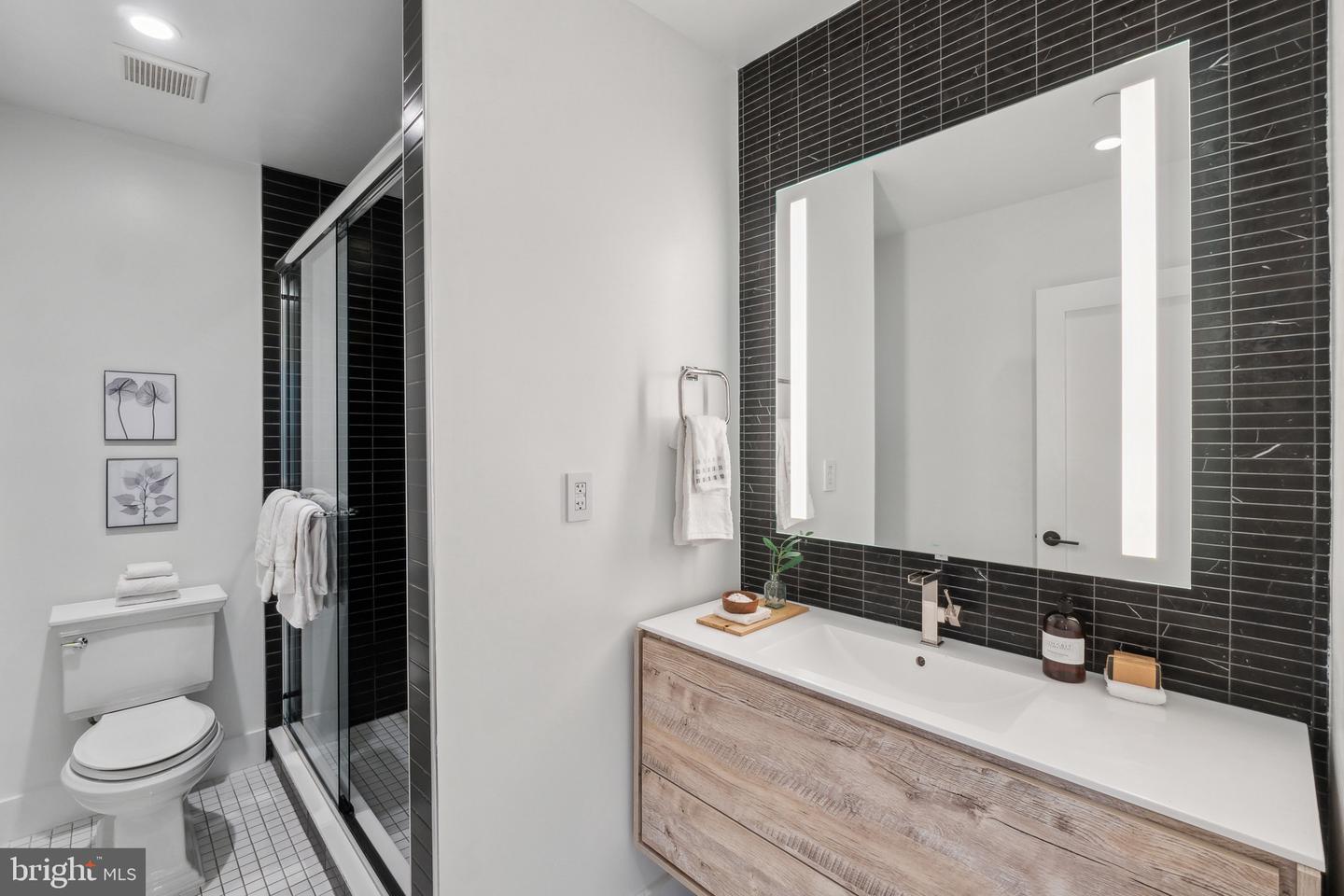 321 L ST NE, WASHINGTON, District Of Columbia 20002, 6 Bedrooms Bedrooms, ,4 BathroomsBathrooms,Residential,For sale,321 L ST NE,DCDC2198332 MLS # DCDC2198332