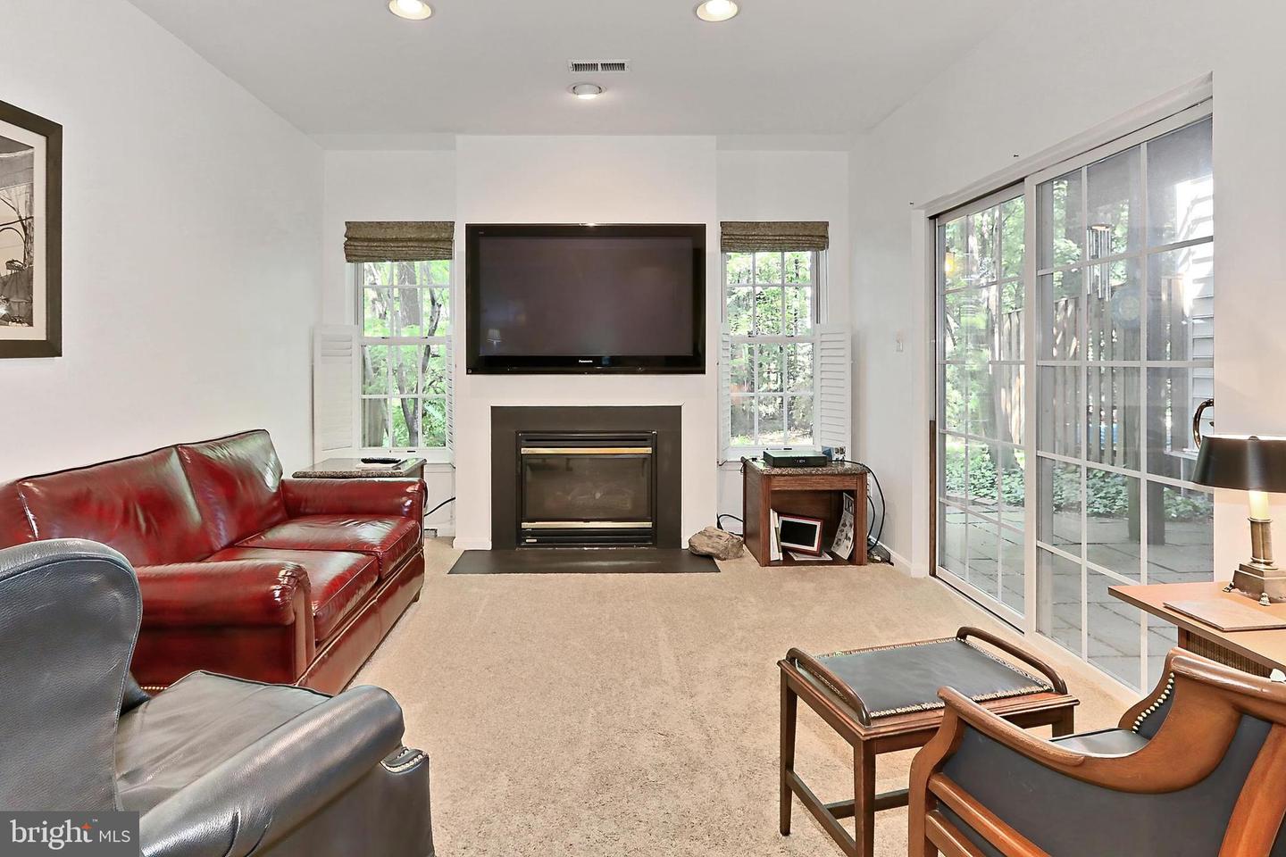 5591 GOVERNORS POND CIR, ALEXANDRIA, Virginia 22310, 3 Bedrooms Bedrooms, ,3 BathroomsBathrooms,Residential,For sale,5591 GOVERNORS POND CIR,VAFX2238118 MLS # VAFX2238118