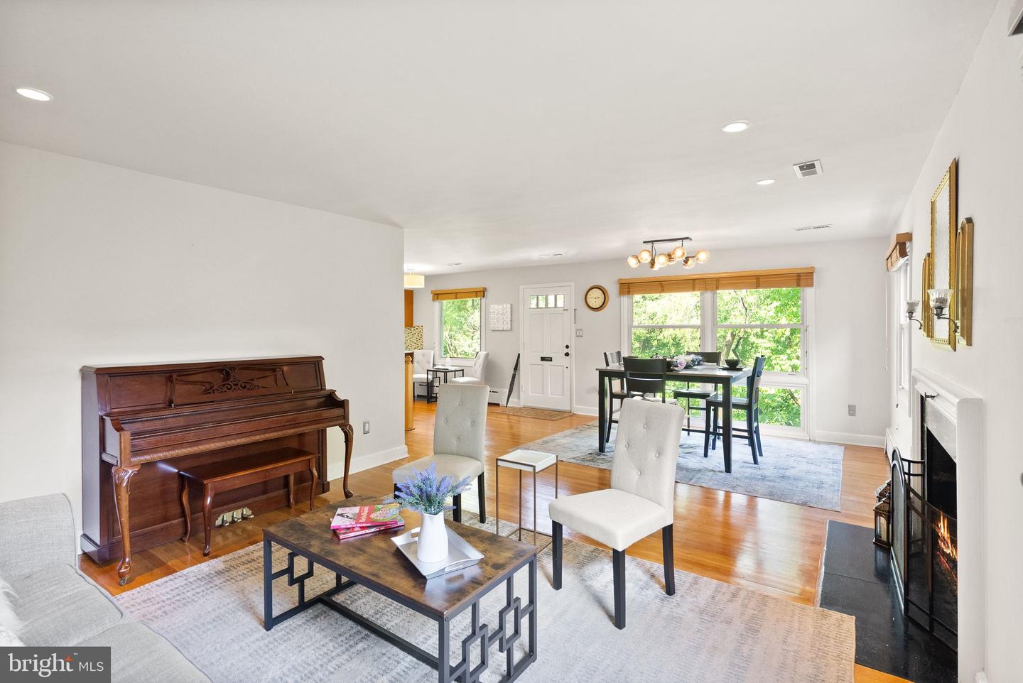 866 N ARLINGTON MILL DR, ARLINGTON, Virginia 22205, 4 Bedrooms Bedrooms, ,3 BathroomsBathrooms,Residential,For sale,866 N ARLINGTON MILL DR,VAAR2056996 MLS # VAAR2056996