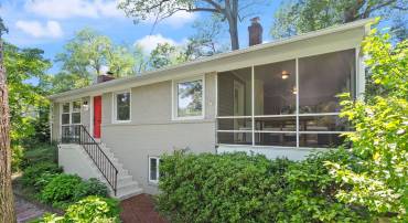 866 N ARLINGTON MILL DR, ARLINGTON, Virginia 22205, 4 Bedrooms Bedrooms, ,3 BathroomsBathrooms,Residential,For sale,866 N ARLINGTON MILL DR,VAAR2056996 MLS # VAAR2056996