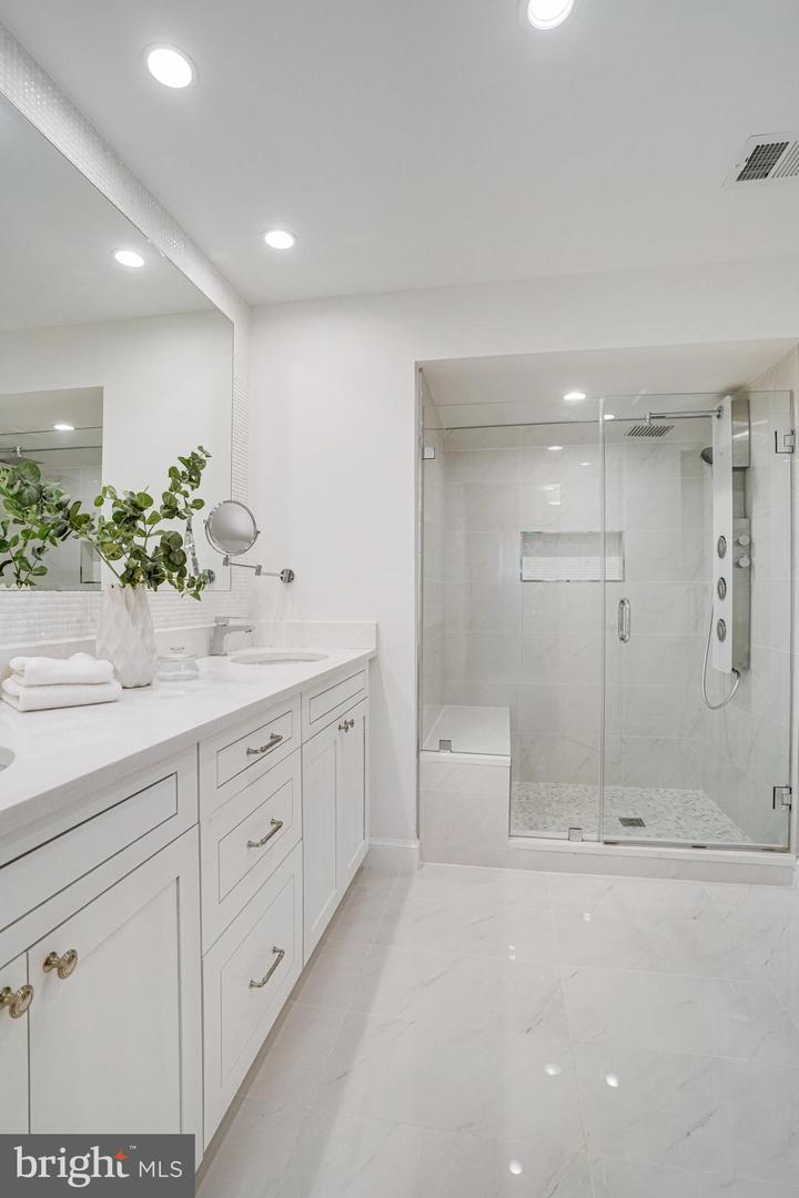 3801 IVANHOE LN, ALEXANDRIA, Virginia 22310, 5 Bedrooms Bedrooms, ,3 BathroomsBathrooms,Residential,For sale,3801 IVANHOE LN,VAFX2238594 MLS # VAFX2238594