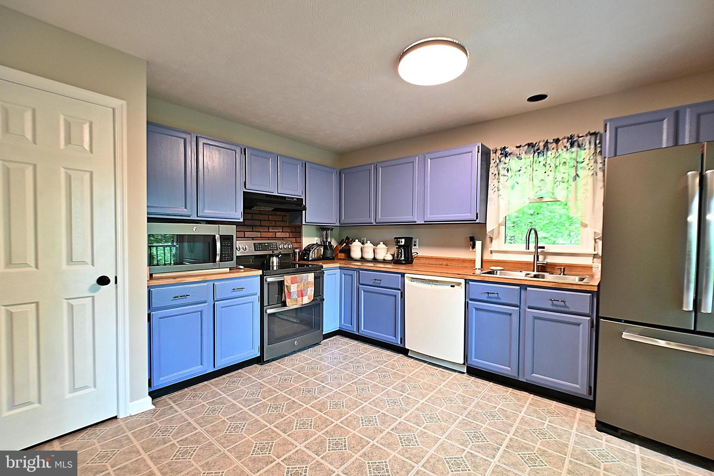 359 OLD LINDEN RD, LINDEN, Virginia 22642, 2 Bedrooms Bedrooms, 6 Rooms Rooms,2 BathroomsBathrooms,Residential,For sale,359 OLD LINDEN RD,VAWR2011082 MLS # VAWR2011082