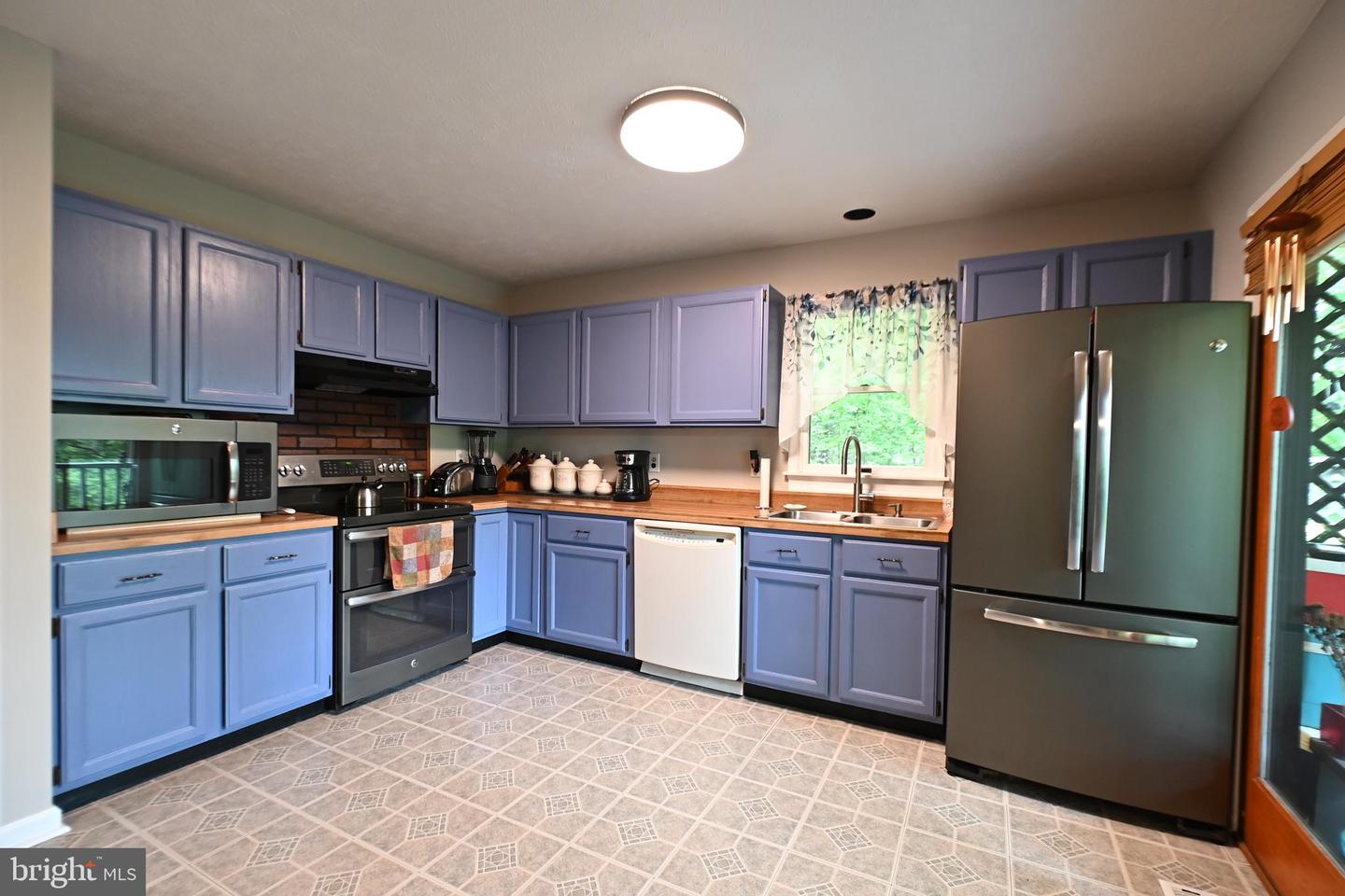 359 OLD LINDEN RD, LINDEN, Virginia 22642, 2 Bedrooms Bedrooms, 6 Rooms Rooms,2 BathroomsBathrooms,Residential,For sale,359 OLD LINDEN RD,VAWR2011082 MLS # VAWR2011082