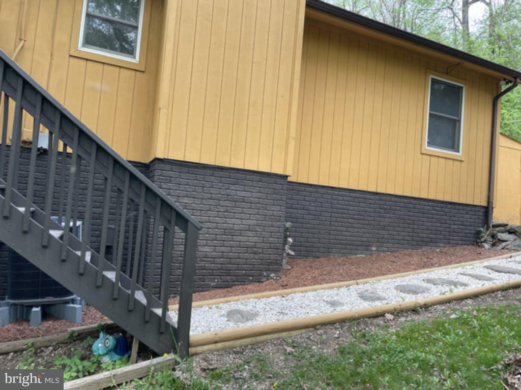 359 OLD LINDEN RD, LINDEN, Virginia 22642, 2 Bedrooms Bedrooms, 6 Rooms Rooms,2 BathroomsBathrooms,Residential,For sale,359 OLD LINDEN RD,VAWR2011082 MLS # VAWR2011082