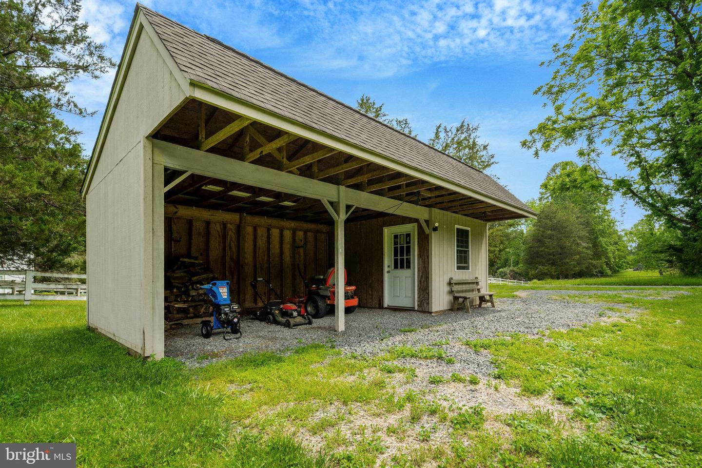 12204 HENDERSON RD, CLIFTON, Virginia 20124, 5 Bedrooms Bedrooms, ,3 BathroomsBathrooms,Residential,For sale,12204 HENDERSON RD,VAFX2239216 MLS # VAFX2239216