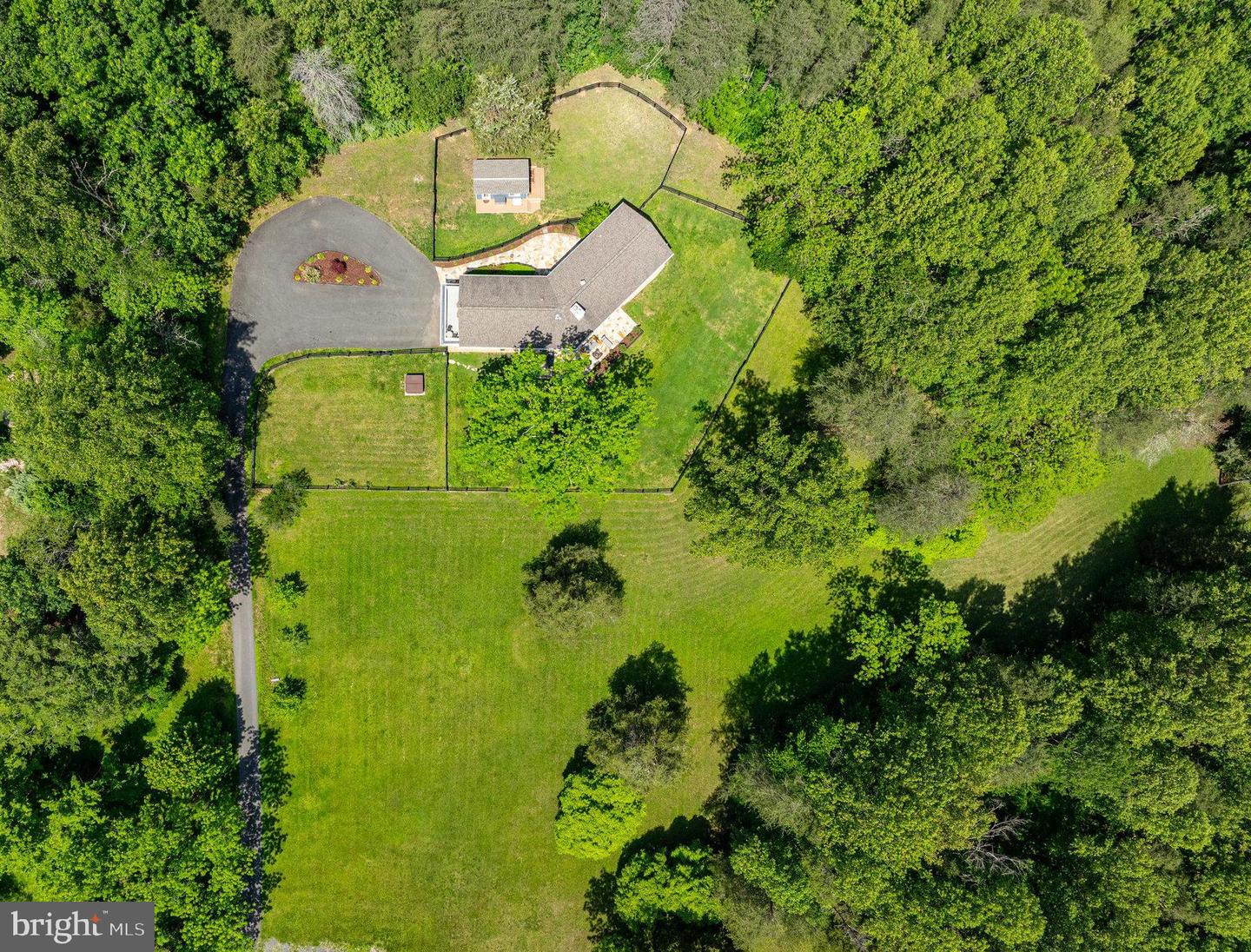 12204 HENDERSON RD, CLIFTON, Virginia 20124, 5 Bedrooms Bedrooms, ,3 BathroomsBathrooms,Residential,For sale,12204 HENDERSON RD,VAFX2239216 MLS # VAFX2239216