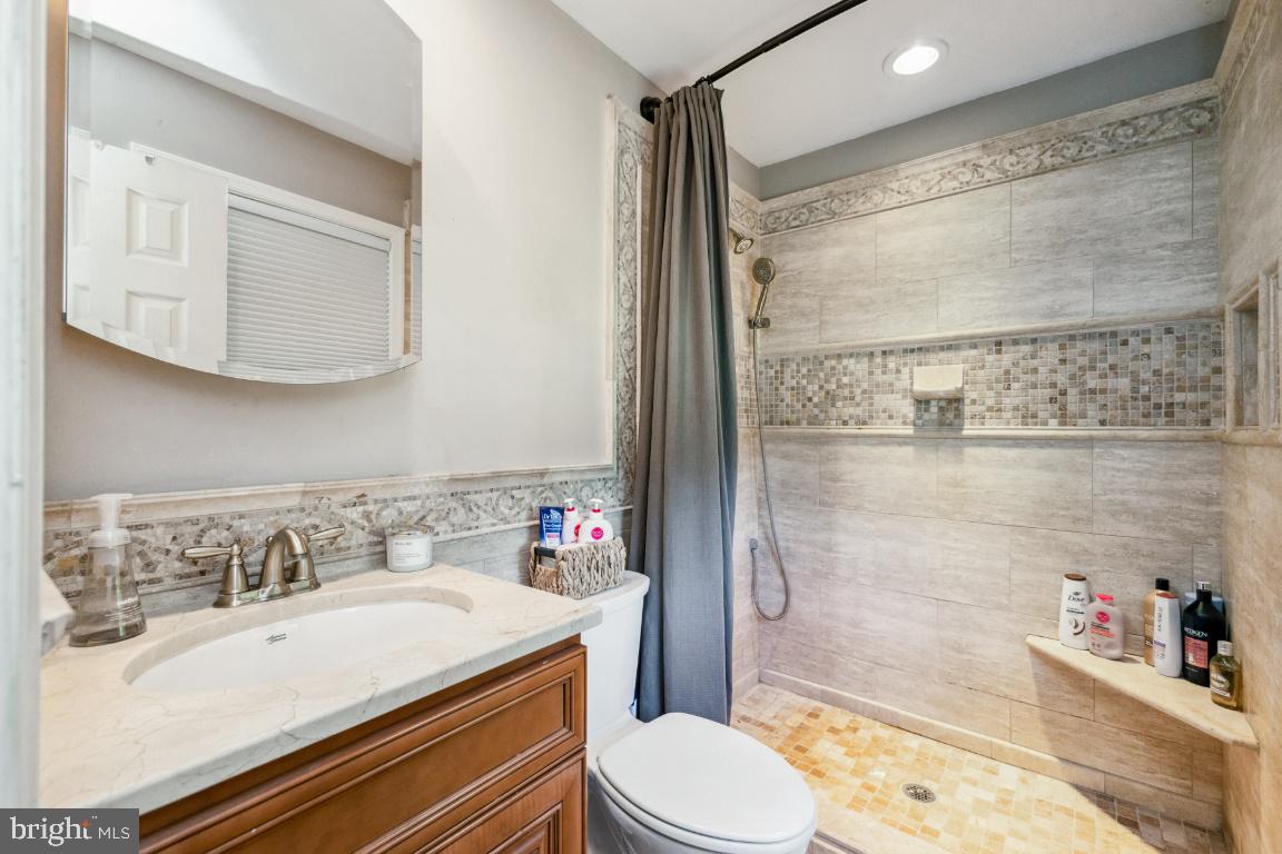 7009 SILVER MAPLE CT, WARRENTON, Virginia 20187, 3 Bedrooms Bedrooms, ,2 BathroomsBathrooms,Residential,For sale,7009 SILVER MAPLE CT,VAFQ2016536 MLS # VAFQ2016536