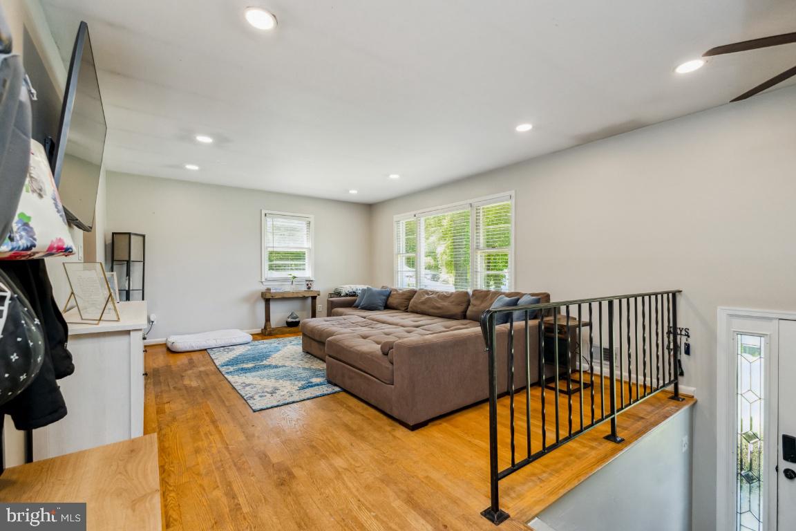 7009 SILVER MAPLE CT, WARRENTON, Virginia 20187, 3 Bedrooms Bedrooms, ,2 BathroomsBathrooms,Residential,For sale,7009 SILVER MAPLE CT,VAFQ2016536 MLS # VAFQ2016536