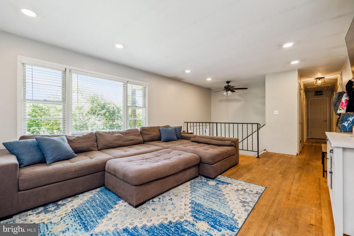 7009 SILVER MAPLE CT, WARRENTON, Virginia 20187, 3 Bedrooms Bedrooms, ,2 BathroomsBathrooms,Residential,For sale,7009 SILVER MAPLE CT,VAFQ2016536 MLS # VAFQ2016536