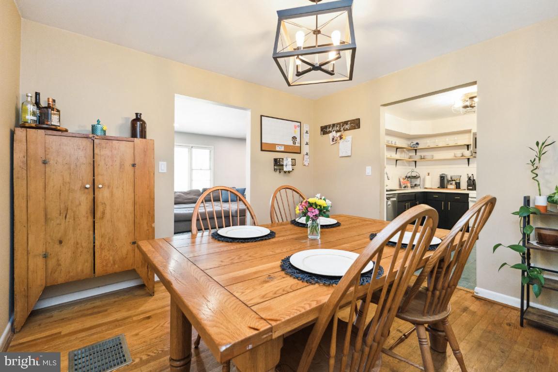 7009 SILVER MAPLE CT, WARRENTON, Virginia 20187, 3 Bedrooms Bedrooms, ,2 BathroomsBathrooms,Residential,For sale,7009 SILVER MAPLE CT,VAFQ2016536 MLS # VAFQ2016536