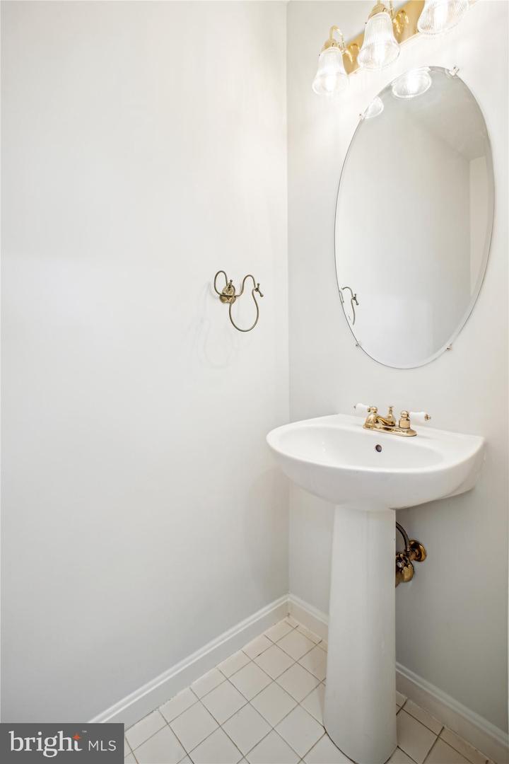 6319 FRANCONIA COMMONS DR, ALEXANDRIA, Virginia 22310, 3 Bedrooms Bedrooms, ,2 BathroomsBathrooms,Residential,For sale,6319 FRANCONIA COMMONS DR,VAFX2239380 MLS # VAFX2239380